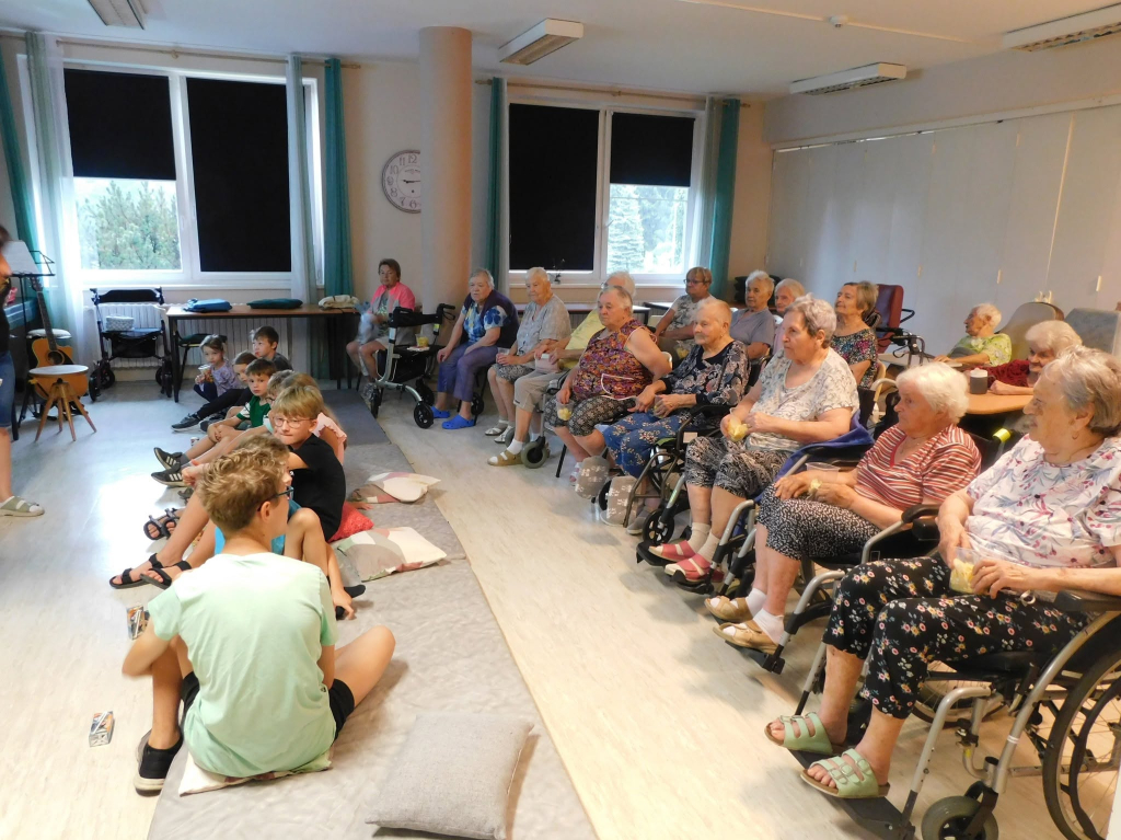42_7.8. Kino s babičkou.jpg