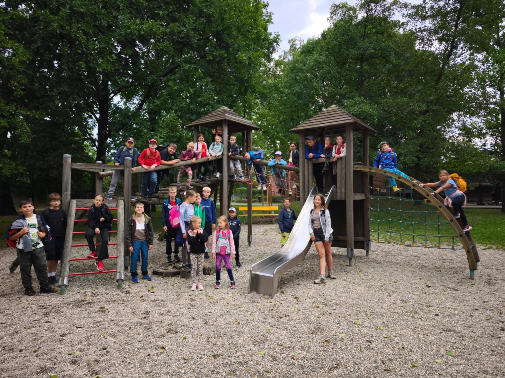 CESTA Z MĚSTA 03 STŘEDA (25).jpeg