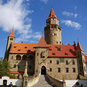 Hrad_Bouzov_(Bouzov),_Bouzov.JPG
