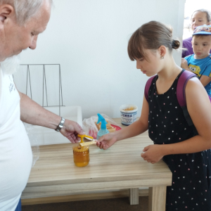 Povídání o včelách, 23.7 (15).jpg